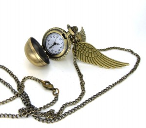 harry-potter-golden-snitch-watch-necklace-with-double-side-wings-2-8041-p.jpg